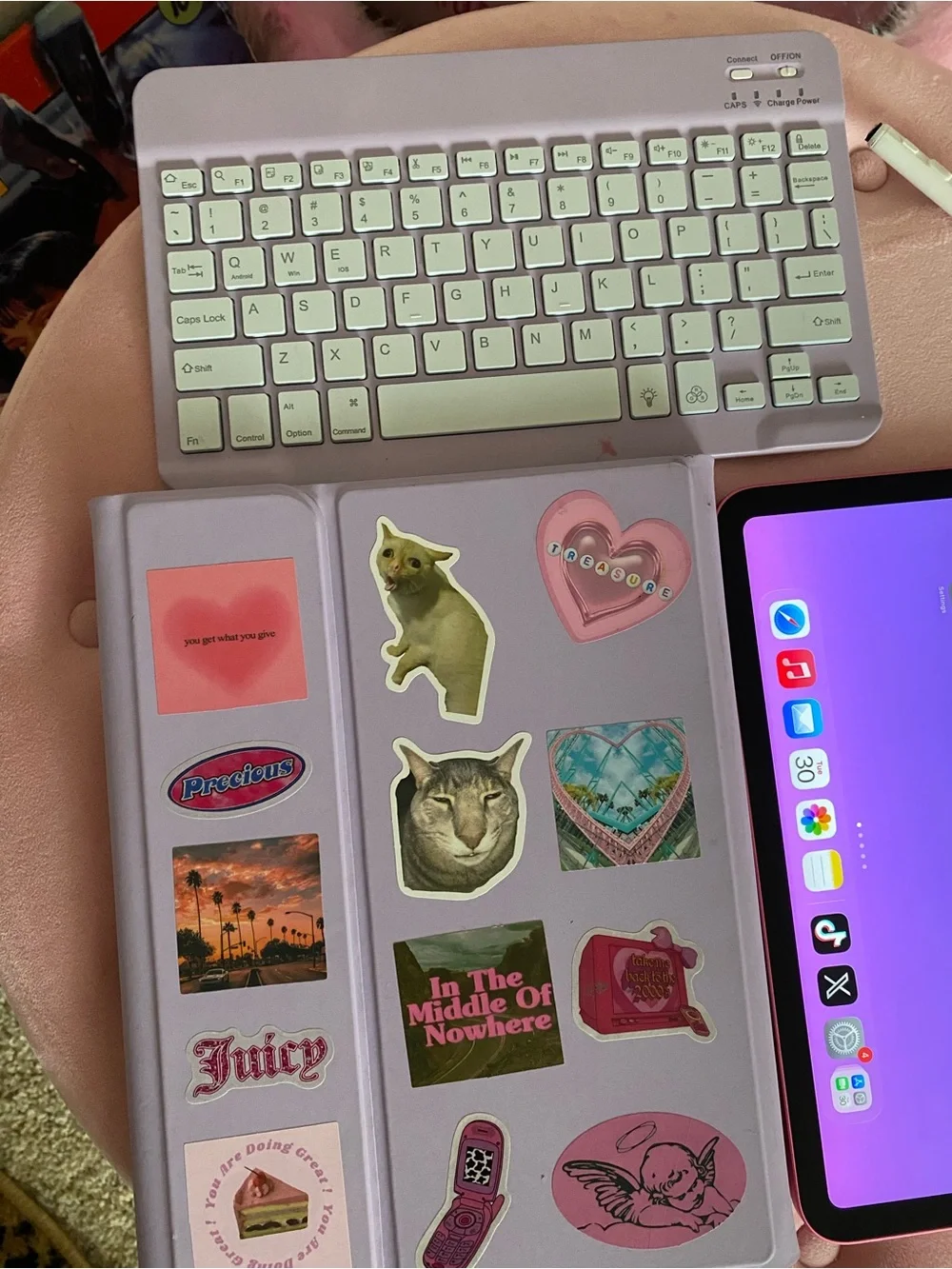 Apple iPad Rose Pink with White Pencil and Sticker Folio iPad 4 10th gen